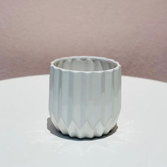 BASE FLUTED POT